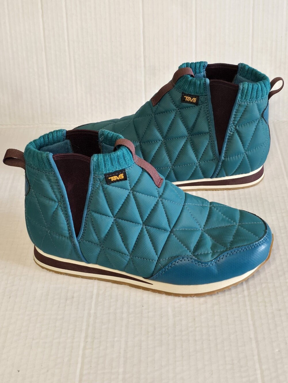Teva Ember Mid Quilted Booties Women's 8 Teal Burgundy Slip On Outdoor Cozy